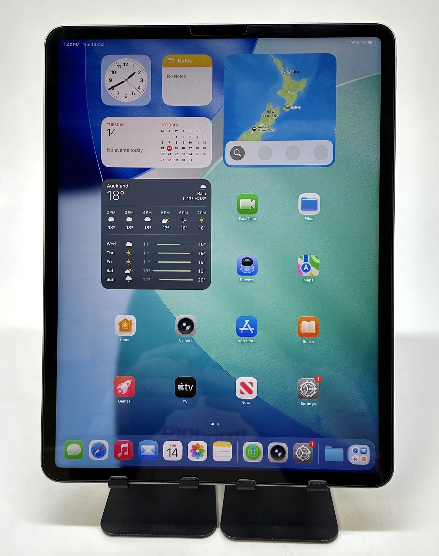 iPad Pro 6th Generation 12.9" (WIFI) with Apple Magic Keyboard for iPad PRO