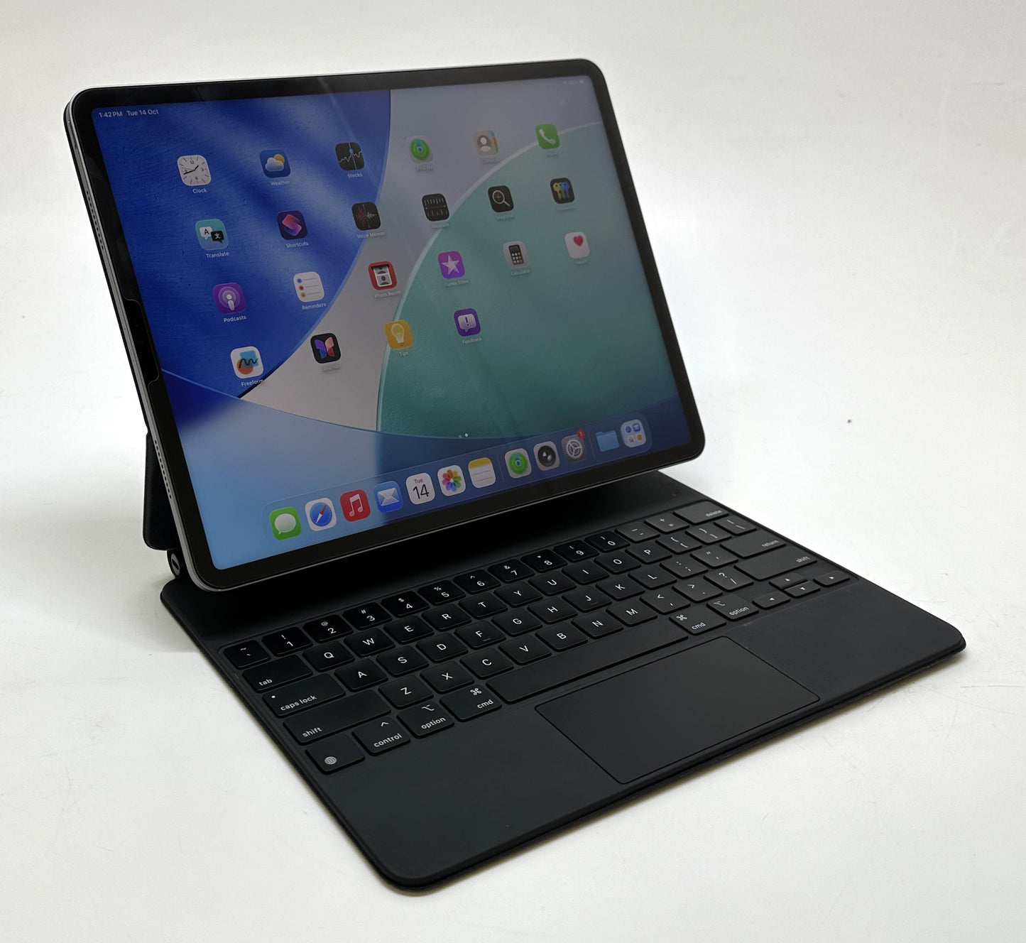 iPad Pro 6th Generation 12.9" (WIFI) with Apple Magic Keyboard for iPad PRO