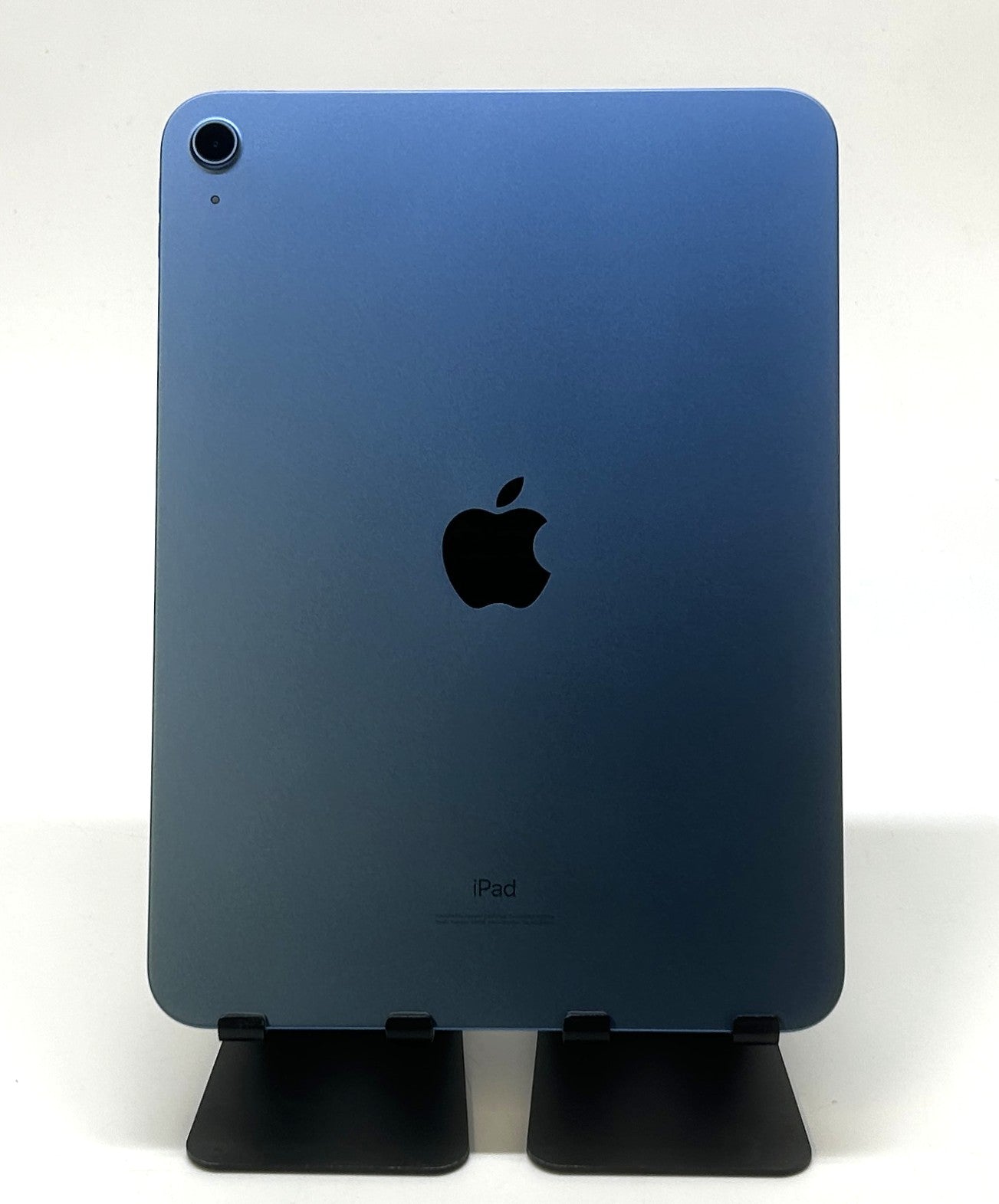iPad 10th Gen 64gb With Logitech Case/Keyboard & Trackpad
