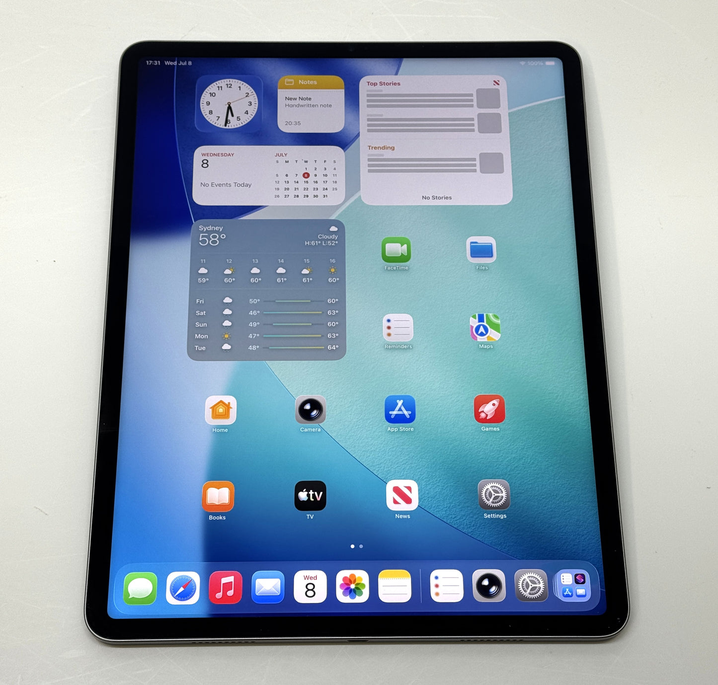 iPad Pro 6th Generation 12.9" (WIFI) with Apple Magic Keyboard for iPad PRO